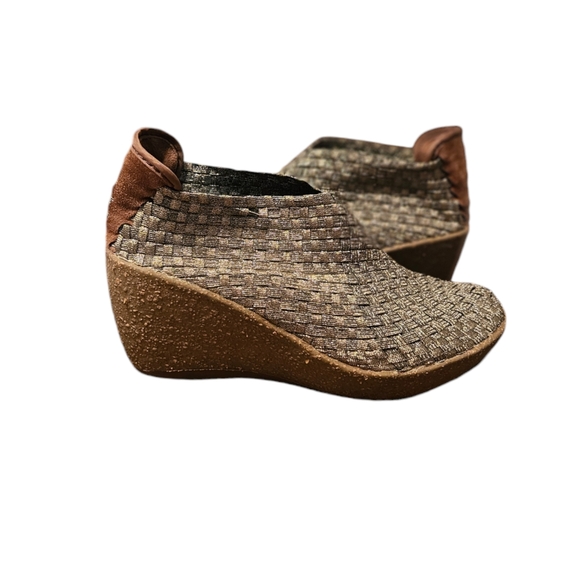 Bernie Mev Women's  Memory Foam Insoles Bronze Wedge Pump Shoes Size 38-7M - Picture 8 of 10